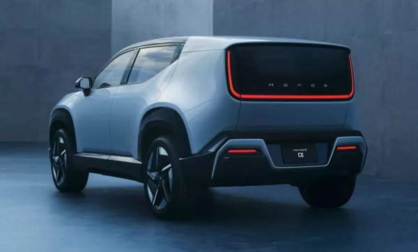 Технически подробности все още няма, но подобно на другите модели от серията, 0 &alpha; е изграден на принципа "тънък, лек и интелигентен" - с нисък под, компактно електрическо задвижване и "ултратънка" батерия. Очаква се пробег от около 480 км и автопилот от трето ниво с функция за шофиране без помощта на водача в задръствания.
