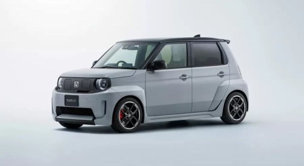 Honda трансформира концепцията Super EV, представена на фестивала в Гудууд, в прототипа Super-One. Електрическият кей-кар ще бъде наследник на Honda e. Той ще се продава като Super-ONE в Япония, Азия и Океания, и като Super-N във Великобритания. Базиран е на платформата N-One e и има спортен външен вид с разширени колесни арки, агресивни брони и малък спойлер.
