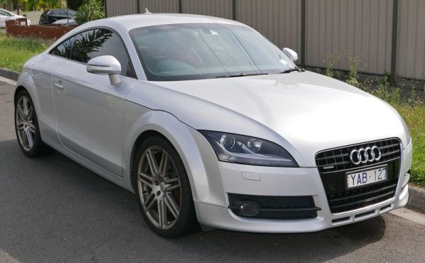 Среден пробег: 110,000 км
Още една спортна кола, но този път с не толкова малък среден пробег. И тук всички основни показатели са в зелената зона - светлозелена за амортисьори и изпускателна система, и тъмнозелена (най-висока оценка) за всичко останало. Тук става дума за втората генерация на ТТ, произвеждана между 2006 и 2014 година. 
