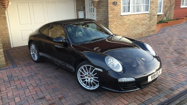 Среден пробег: 66,000 км
От дълги години този автомобил е почти неизменен победител в класацията на TUV за 10-годишни употребявани модели. Което е разочароващо за търсещите изгодни сделки, защото дори 10-годишното 911 си остава извън обхвата на повечето хора. Само в областта на амортисьорите спортното порше получава оценка в светлозелената зона. По всички други параметри е в тъмнозелената. 

