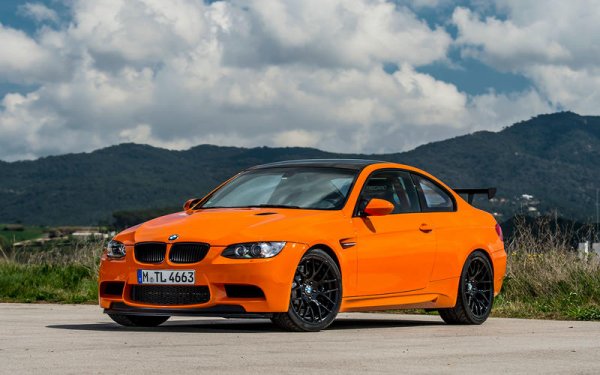 Производствена серия от едва 150 коли, пряко насочена към моделите на Porsche, като всеки един автомобил е със 136 кг по-лек от обикновеното М3.
