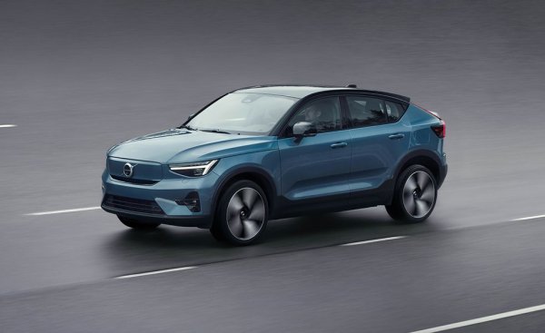 Вторият електрически модел на шведите ще е нещо като купе версия на първия - XC40 Recharge. Иначе двете споделят едно и също задвижване и една и съща 75-киловатчасова батерия, идваща от Polestar. Производството трябва да започне по-късно през тази година. 
