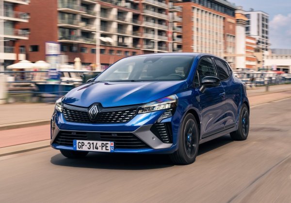 Продажбите на френския модел също вървят надолу в началото на годината. Те са с 1190 по-малко от януари 2023 г., което означава спад с 8,4%.
