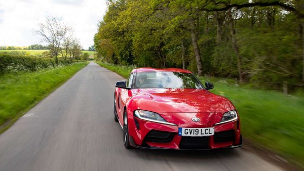 Покрай целия патос около Yaris GR си заслужава все пак да се обърне внимание и на новата Supra, възкресила по много интелигентен начин спортния характер на японските коли от 80-те. Игнорирайте досадниците, които неуморно натякват как тази кола дели шаси и двигатели с BMW Z4, и вместо това се фокусирайте върху ефектния й дизайн в най-добрите традиции на Zagatо. Мъжественият външен вид съответства напълно и на пътното поведение - с приятно солиден като усещане волан и завидна пъргавина. Освен това, както повелява традицията, тази кола лесно може да се доработва, и 340-те й конски сили са само начална позиция на тунинг ателиетата. 
