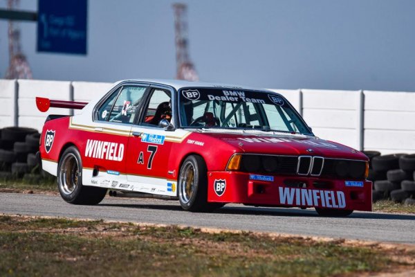 През периода януари 1984 - април 1997 година са произведени общо 209 такива автомобила, като повечето са с автоматична трансмисия. Един от тях участва в местния туринг-шампиона, където побеждава  Alfa Romeo GTV, Mazda RX-7 и други спортни коли.