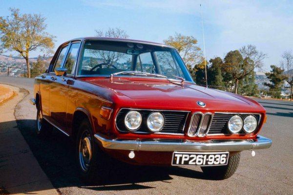 И тъй като малкият 4-местен автомобил с двигатели с мощност 85 и 100 конски сили е излишен на европейския пазар (с тази роля се справя Neue Klasse), в BMW решават да изпратят Glass 1700 в Африка. Преди това обаче моделът е леко модифициран, като под капака му са поставени мотори с обем 1,8 и 2,0 литра. Сменено е и името му, като Glas 1700 се превръща съответно в BMW 1800 SA и BMW 2000 SA.