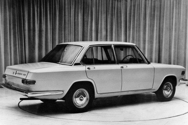 Въпреки спорната си външност, автомобилите се продават заради сравнително достъпната им цена. Освен това, те напълно оправдават името BMW, като версията с 2,0-литров двигател ускорява от 0 до 100 км/ч за по-малко от 12 секунди.
