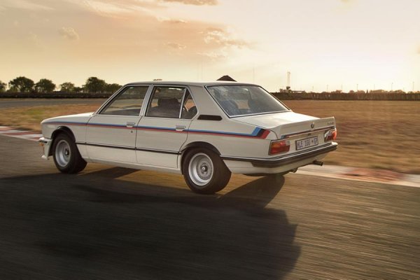 Търсенето обаче се оказва голямо и през 1977 година е представено 530 MLE (фаза II). Той се отличава по обновена предна част и по допълните два нови цвята на каросерията. В ЮАР са произведени 218 бройки от модела.