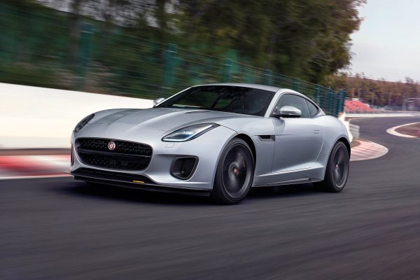 Още в стандартния си вариант моделът е оборудван със система за разпределение на въртящия момент, докато версията с 380 к.с. получава допълнително адаптивни амортисьори и диференциал с повишено триене.

Гамата двигатели е представена от 3 мотора - турбомотор с 4 цилиндъра и обем 2,0 литра, развиващ 300 к.с., както и с 3,0-литов V6 с мощност 340 и 380 к.с. Скоростната кутия е 8-степенна, като задвижването може да е задно или към четирите колела.