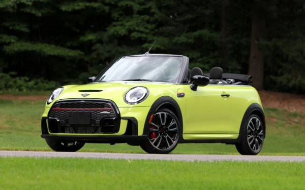 1. MINI Convertible - 22,088 (43.2%)
2. Porsche 911 - 8,539 (16.9%)
3. BMW 4 Series - 8,515 (-12.7%)
4. BMW Z4 - 5,669 (-9.0%)
5. Mercedes SL - 4,396 (106.3%)
6. Audi A5 - 3,400 (-3.4%)
7. Porsche 718 Boxster - 2,690 (16.5%)
8. Mercedes C Class - 2,480 (-2.1%)
9. Mercedes E Class - 2,273 (6.6%)
10. Audi TT - 1,909 (37.6%)
ОБЩО - 64,341 (16.7%)