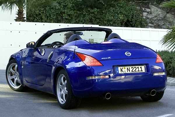 Nissan 350Z Roadster, бензин с 301 к.с. и цена от около 39 500 евро