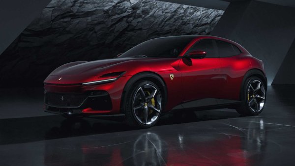 Хората във Ferrari не искат техния Purosangue да бъде наричан „SUV“. Без значение как ще бъде класифициран, този модел със сигурност ще се превърна в една от сензациите на пазара, независимо от сериозната му цена – тя стартират от 390 000 евро.

Факт е, че богатите хора обичат малко по-високи, малко по-практични спортни коли със задвижване на четирите колела. Още повече, ако те са дело на Ferrari и има V12 двигател с атмосферно пълнене от 725 к.с. Интересът към този модел е толкова голям, че компанията беше принудена да спре приема на поръчки.