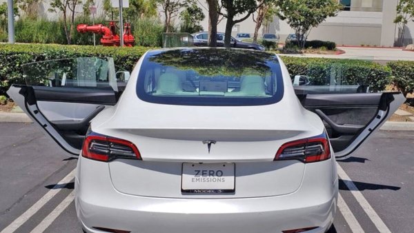 Тази публикация във Facebook завършва с това, че този човек се надява да помогне на тези, които искат Tesla и да им помогне да бъдат наясно за това това, което марката представлява. В случая не са засегнати някои основни аспекти - като проблемите с качеството, например, които има американската марка и от които също се оплакват много собственици на нейни електромобили.