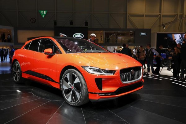 Първият 100% електрически модел на Jaguar - кросоувърът i-Pace, беше обявен за &bdquo;Автомобил на годината&ldquo; през 2019. Елегантен и изтънчен, британският авантюрист играе ролята на съблазнител, а зад волана той излъчва истинско удоволствие от шофирането.

Но докато Jaguar i-Pace показва спортно представяне и динамично управление, неговият разочароващ пробег и прекалено дългото време за зареждане отблъскват клиентите. Следователно Jaguar i-Pace ще се пенсионира през първата половина на 2025 след слаба пазарна кариера.