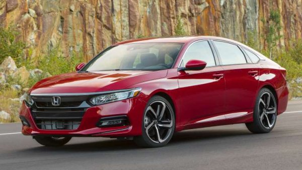 На трета позиция е още една японска марка, при която 60% от клиентите се връщат при покупка на нов автомобил. Това се дължи до голяма степен на модели като Accord и Civic, които са се доказали през годините. Добре се приемат също малкият Fit и големият Odyssey. А за CR-V няма нужда да се споменава.
