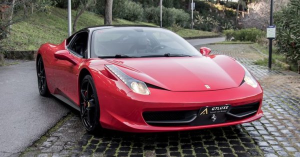 След като опита 360 Modena, звездата от "Приятели" усети, че се нуждае от нещо по-специално, което отново да е Ferrari. Явно това, че прекара 3 сезона, карайки най-страхотните автомобили в света, не задоволява страстта му към високите скорости и той си купи Ferrari 458 Italia, което може да се похвали с ускорение от 0 до 100 км/ч за по-малко от 3 секунди.

Твърди се, че Мат доста рядко кара този фантастичен автомобил, като това ще запази неговата стойност при евентуална препродажба. Не че ЛеБлан се нуждае от парите, при него явно нуждата е от адреналин.
