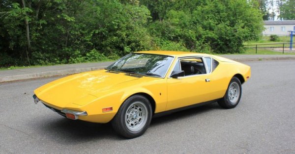 През 1973 гoдина Алехандро Де Томазо сключва сделка с Лий Якока и това, което италианецът прави под марката De Tomaso, компанията Ford започва да продава. Така моделът De Tomaso Pantera идва в САЩ, където е посрещнат с въодушевление от мнозина.

Спорната кола разполага с Ford V8 двигател с 310 к.с., каросерията е направена от ателието Vignale, а сглобяването се осъществява в Модена. Самият ЛеБлан твърди, че това е "любовта на живота му сред автомобилите", като е похарчил огромна сума пари, за да я приведе в такъв вид.
