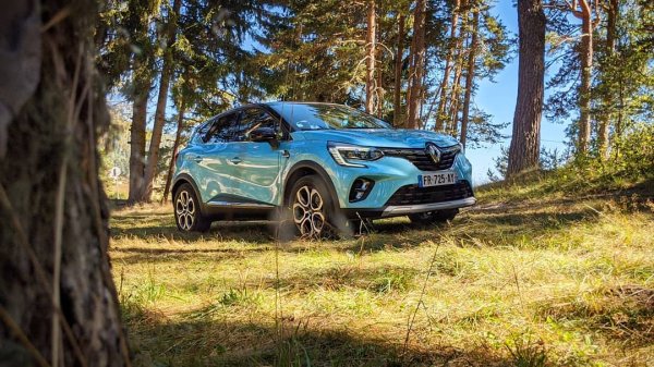 Второто поколение на Captur вдигна забележимо летвата по отношение на цените, но също и по отношение на комфорта и оборудването, така че влизането в Топ 5 през януари не е изненада. 
