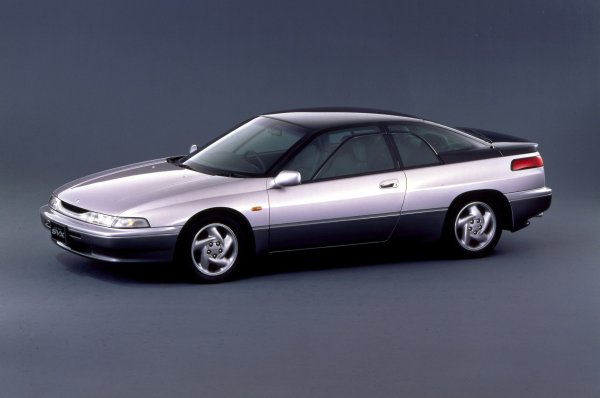 Една от най-смелите японски коли от началото на 90-те години e Subaru SVX. Дизайнът му е вдъхновен от авиацията. 3,3-литровият мотор е най-големият двигател, произвеждан някога от Subaru по това време. Той получава по четири клапана на цилиндър, система за последователно впръскване на гориво с две дюзи за пръскане и компютъризирана система за управление на свещите с платинени накрайници.

Subaru предлата SVX с две различни системи за задвижване на всички колела - ACT-4 и VTD, което също е доста смело, а и скъпо решение по това време.
