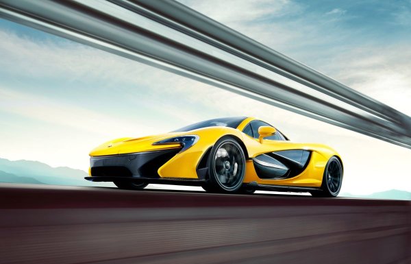 McLaren P1 се смята за пряк наследник на легендарния McLaren F1. Лесно е да се разбере защо. Технологията и инженерството, вложени в този хиперавтомобил, са достойни за флагман и успешно продължават F1.

В допълнение към 3,8-литровия V8, McLaren P1 е оборудван с батерия от 4,7 kWh, която позволява електрически пробег от 10 километра. Аеродинамиката също e впечатляваща. McLaren P1 има система за намаляване на съпротивлението, както и сложно регулируемо задно крило.
