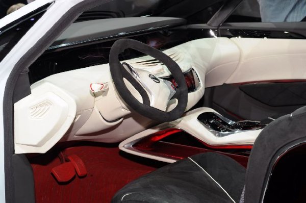 LA 2010 / Nissan Ellure Concept