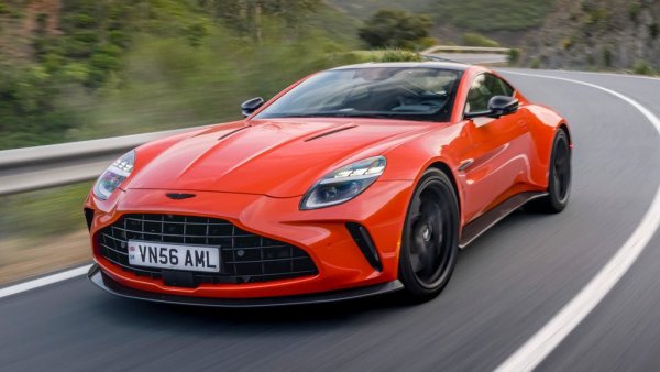 Цена: 198 000 евро
Тази година, точно шест след първата си поява, моделът получи фейслифт - не само очакваното козметично освежаване, но и основна преработка на 4-литровия V8 двигател, увеличила мощността с цели 155 коня, до общо 665. У нас са регистрирани две бройки. 
