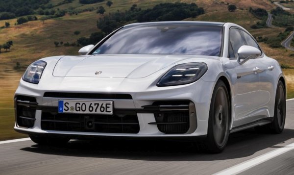 Цена: 229 400 евро
И при Panamera има всякакви варианти на твърде разнообразни цени. На върха в гамата е Turbo S E-Hybrid - един хибрид, който ще се хареса и на най-заклетите бензинови фанатици, защото единият му компонент е най-модерният 4-литров V8 с туин турбо, разработен от германците и развиващ 599 конски сили. 
