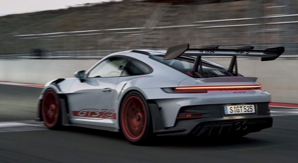 Цена:  248 100 евро
За първите 11 месеца на годината в България са регистрирани 72 нови Porsche 911. Но само четири от тях са във варианта GT3 RS, с 525 конски сили, 296 км/ч максимална скорост и 3.2 секунди 0-100 км/ч. 
