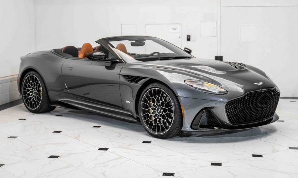 Цена:  304 000 евро
За да изпрати подобаващо своя DBS, английската компания пусна лимитирана серия от 300 купета и 199 Volante кабриолета. 5.2-литровият V12 сам по себе си е достатъчен аргумент в полза на тази кола. Но не ви агитираме да си я купувате, защото вече и няма как: цялата лимитирана серия бе разпродадена отдавна. Една бройка е завършила и в България. 
