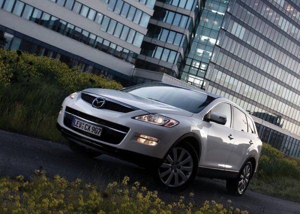 <p><strong>Най-опасните автомобили в САЩ</strong><br /><br />4. Mazda CX-9<br /><br />> Краш тест: незадоволително представяне при удар отзад и преобръщане<br />> Продажби за 2011 година: 34,421<br />> Цена в САЩ: $29,725<br />> Оценка за качество на JD Power: 4/5</p>