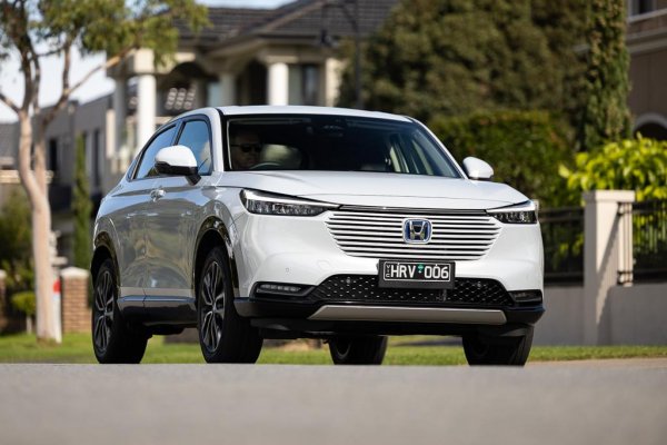 Японците вдигнаха осезаемо цените покрай хибридизацията на цялата гама и това предизвика доста продължителен спад, но през 2022 нещата са овладени и продажбите са приблизително на миналогодишните нива (-1.9%). Големият хит е новото поколение на компактния кросоувър HR-V - то е пласирало почти 19,000 бройки за деветте месеца, докато предишното поколение едва надхвърляше 3,500 преди година. 
Най-продавани модели:
HR-V - 18861
Jazz - 18293
CR-V - 11358
Civic - 2420
Honda е - 1729