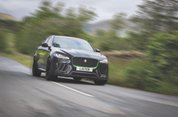 Моделът Lister Stealth е изграден на базата на Jaguar F-Pace SVR, като развива мощност от 675 к.с. и 720Нм, а заявената максимална скорост е 314 км/ч. В случая този всъдеход е бонус към останалите, тъй като компанията Lister предвижда да произведе 100 бройки от модела (поръчки се приемат, но все още продажбите не са стартирали). Началната цена на кросоувъра е 109 950 паунда