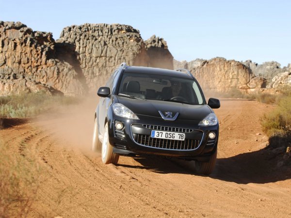 Предлага се с един дизелов и един бензинов агрегат. Това са 2.2HDI (156 к.с.) и 2.4E (170 к.с.)