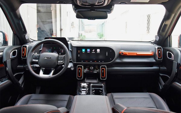 Като цяло, новият модел е по-технологичен и съвременен от Н5. Всъдеходът е получил изцяло нов салон с два големи дисплея: един за арматурното табло и един за мултимедийната система. Възможно е за експортните пазари моделът да бъде кръстен Haval H5, вместо B06 Dagou.