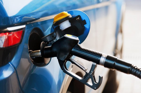 Всепризнат факт е, че дизеловите коли са доста икономични, много по-икономични от бензиновите. А и прогресът в тази посока продължава. Наскоро, от френското издание Largus проведоха сериозни изпитания на Skoda Octavia с двулитров дизел и отчетоха комбиниран разход от 5 л/100 км и 4,7 на извънградско.

Чешкият модел не е единичен случай - BMW 320d, при това с xDrive 4x4 система харчи средно 5,9 л / 100 км, а Audi A6 40 TDI показва 6,5 л / 100 км. Вземете за сравнение еквивалентни бензинови варианти и ще видите доста по-сериозни стойности.