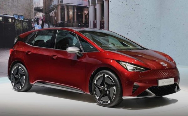 Електрическият автомобил ще се появи на пазара през 2020 г. и ще бъде изграден върху платформата МЕВ. Той е оборудван с батерия с капацитет 58 кВтч и може да измине до 420 км с едно зареждане по цикъла WLTP. От място до 100 км/ч el-Born ускорява за 7,5 сек. За модела е достъпна и функцията за бързо зареждане. При нея батерията може да се запълни до 80% за 47 минути.