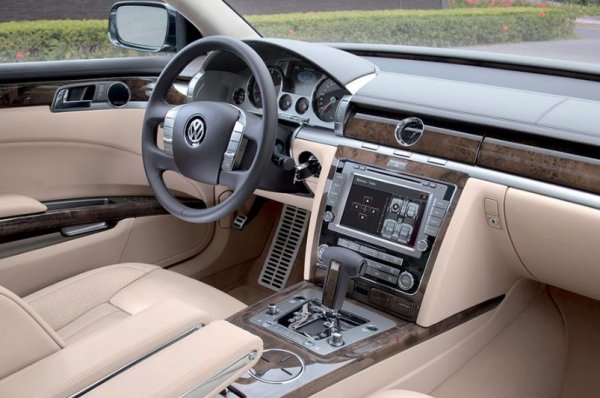 Седанът се произвеждаше от 2002 до 2016 г., като претърпя едно сериозно обновяване, но единственият пазар, на който се радваше на сериозен интерес, е китайският. Във Volkswagen предвиждаха да пуснат второто му поколение през 2017 г., но лимузината стана една от жертвите на скандала "Дизелгейт".