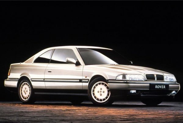В годините на тесни отношения с компанията Honda британците от Rover правят едни от най-луксозните автомобили в историята си - серията 800. В нея влизат седан, купе и лифтбек с 5 врати. В основата на модела, който се произвежда от 1988 до 1998 г., е Honda/Acura Legend.