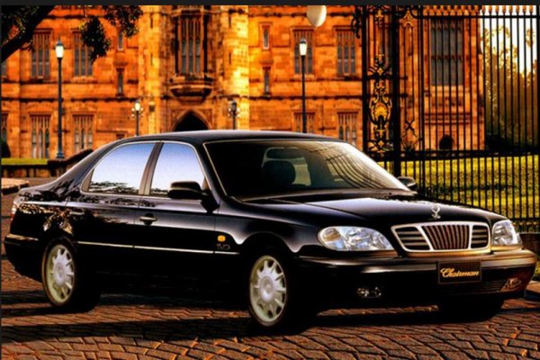 Съвместният продукт на SsangYong и Daewoo е разработен под строгия надзор на компанията Mercedes и всъщност представлява модернизираната E-Class във версията W124. На конвейера този модел заменя седана Arcadia, който на свой ред представлява преработена версия на Honda.