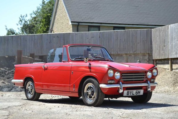 Идеалната класика също така е Triumph Vitesse, който може да бъде закупен на цени от 6500 и 22 000 долара. Той се среща много рядко по пътищата, но винаги можете да се намери разнообразие от евтини резервни части за него.
