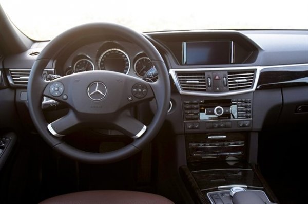 Новите BMW 5-series и Mercedes E-class
