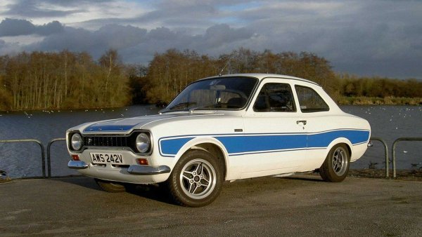 След успешните RS 1600 и RS 2000, първият Ford, който пое на пътя, начертан директно от съответния рали-автомобил, е Escort RS 1800, като това става през 1975 г. Второто поколение на Escort (Mk2) излиза на пазара с двигател 16 клапана с двоен разпределителен вал и мощност 115 к.с., които формират основата на това, което ще бъде състезателната версия на колите от Група 4 във WRC (световния рали-шампионат). 

Успехите на 1800 са мното, като сред тях са световните титла при пилотите и конструкторите с Бьорн Валдегард и Ари Ватанен през 1981 г. 