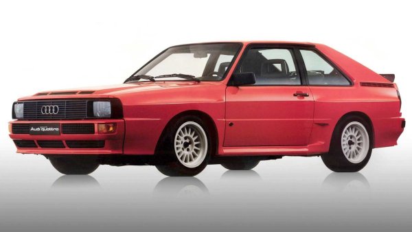 Първата марка, която въведе задвижване на четирите колела в Световния рали шампионат, беше Audi, а един от най-емблематичните модели в историята на компанията е именно Audi Sport Quattro (и неговата брутална версия S1), който разбира се имаше версия за хомологация на пътя. Street Sport Quattro е оборудвана с 2,1-литров двигател с турбокомпресор, способен да предложи 306 к.с. и 370 Нм въртящ момент. 

Благодарение на системата за задвижване на всички колела и тегло от около 1300 кг автомобилът ускорява от 0 до 100 км/ч за около 4,8 секунди. Този показател е от началото на 80-те години, а колата печели титлите при пилотите през 1983 и 1984 г. с Хану Микола и Стиг Блоквист, като във втория случай побеждава и при конструкторите.