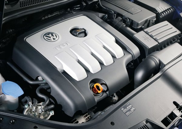 Двигателят 1.9 TDI е един от най-разпознаваемите в историята на европейските дизелови двигатели. През годините си е спечелил репутация на издръжлив, лесен за ремонт и икономичен двигател. За много шофьори 1.9 TDI остава пример за класически, издръжлив дизел, който не изисква сложни решения.

Предимството му е обширните технически познания на този уред, лесно достъпните части и високата издръжливост при правилно обслужване. Механиката също така акцентира върху ниския разход на гориво и добрата производителност, особено при вариантите с мощност 130 и 150 к.с.