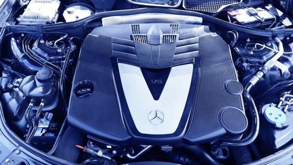 Дизеловият двигател OM642 от Mercedes е мощен и усъвършенстван V6 дизайн. Осигурява висок въртящ момент, много добра работна култура и добра производителност. С правилно управление може да преодолее голям пробег, а предимствата му са висока гъвкавост, здрава конструкция и възможност за дълга експлоатация. 

Въпреки това, този двигател има определени изисквания. Механиците подчертават, че редовната служба е от голямо значение в неговия случай.