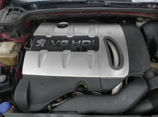 Двигателят 2.7 HDi V6 може да осигури добра производителност, но дизайнът му прави ремонтите скъпи. Големият брой сложни компоненти означава по-високи разходи при повреда. В същото време това е двигател, който може да работи добре, но е трудно да се нарече евтин за поддръжка.

Механиците също посочват възможността за скъпи ремонти на системата за определяне на времето и аксесоарите. Небрежността на обслужването може да доведе до сериозни неизправности. 