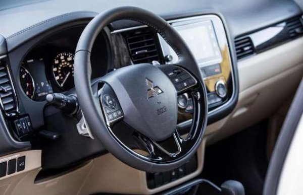 Заедно с отопляемите седалки се препоръчват и отопляеми волани, особено ако живеете в регион с студени студени зими. Мнозина вероятно смятат, че тази функция не е особено необходима, но когато всички навън е замръзнало, а и салонът все още не е затоплен, тя върши чудесна работа.