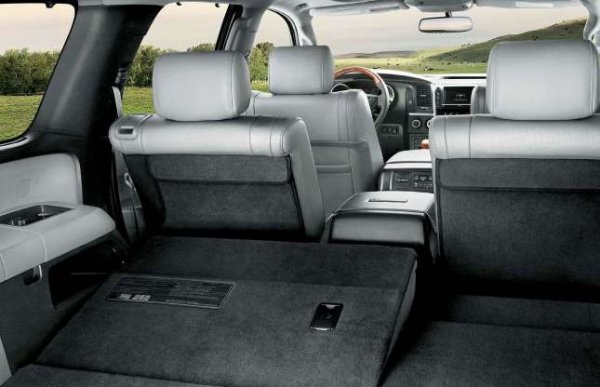 Ако искате SUV, помислете за такъв с опция като трети ред седалки. Тази функция позволява в превозно средство да се поберат от седем до девет души в зависимост от модела. А когато не използвате третия ред, можете да приберете седалките и така ще има повече място за багаж.