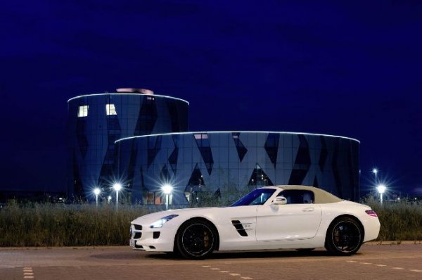  Mercedes-Benz SLS AMG Roadster