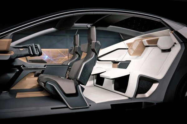 Tesla популяризира тенденцията за тъмни и светли контраст. Интериорът на концептуалния SUV Lexus LF-ZL ни показва какво става, когато дизайнерите съчетаят противоположности.
Освен сивото, светлокафявото и почти бялото, Lexus комбинира много различни материали, включително оребрени панели на вратите и мокет. Твърде смела стъпка, но но по-смелото използване на контрастиращи цветове и материали предстои.